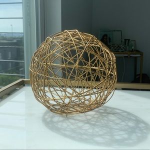 BEAUTIFUL WEBBED GOLD CIRCULAR DECORATIVE PIECE